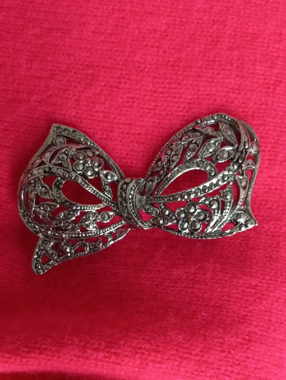Vintage Faux Marcasite Filagree Silver Tone Bow Statement Brooch